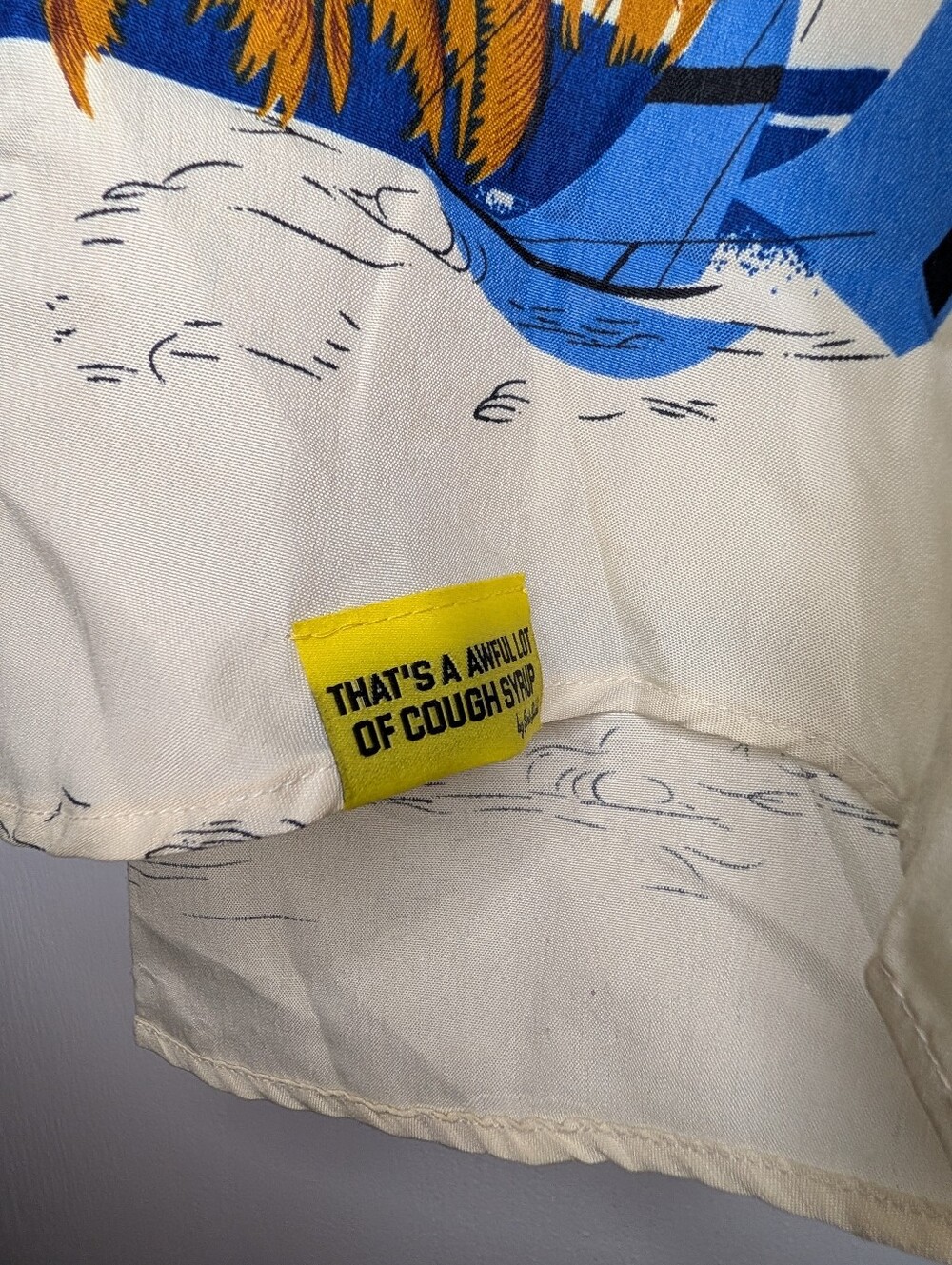That's A Awful Lot Of Cough Syrup Hawaiian Shirt Men Size 43 Tropical Desto Dubb - Picture 5 of 7